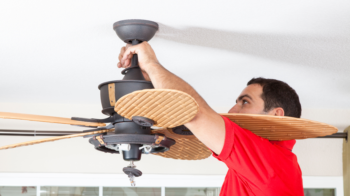 Fixação de ventilador no teto